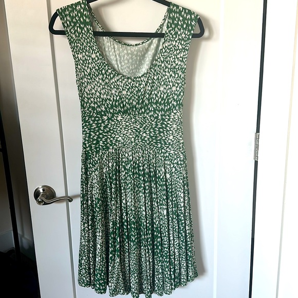 ANTHROPOLOGIE Knit Fit & Flare Sleeveless Dress Green White Print Petite - Picture 3 of 5